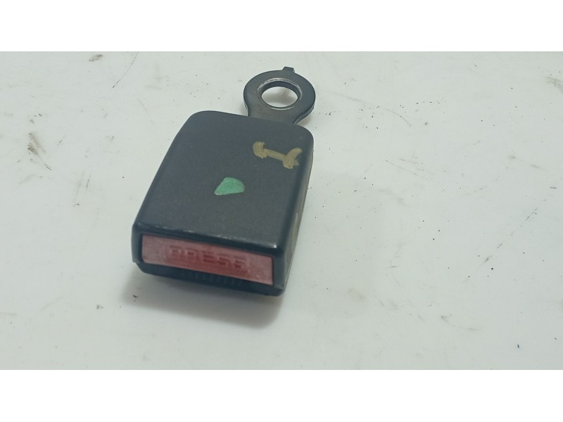 Recambio de anclaje cinturon delantero izquierdo para dacia logan (ls_) 1.5 dci (ls0w) referencia OEM IAM   