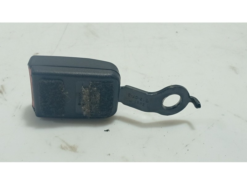 Recambio de anclaje cinturon delantero derecho para dacia logan (ls_) 1.5 dci (ls0w) referencia OEM IAM   