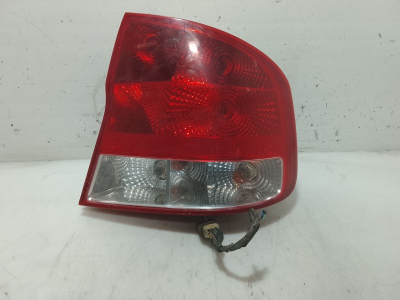 Recambio de piloto trasero derecho para daewoo kalos sedán (klas) 1.4 referencia OEM IAM 96540321  