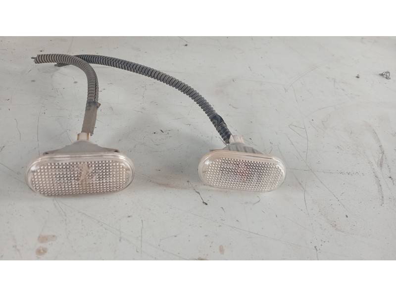Recambio de piloto lateral izquierdo para nissan tiida hatchback (c11) 1.5 dci referencia OEM IAM 26160AX00A  