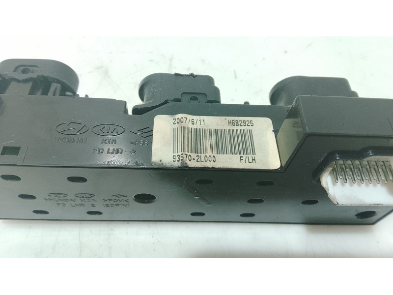 Recambio de mando elevalunas delantero izquierdo para hyundai i30 (fd) 1.6 crdi referencia OEM IAM 935702L010  