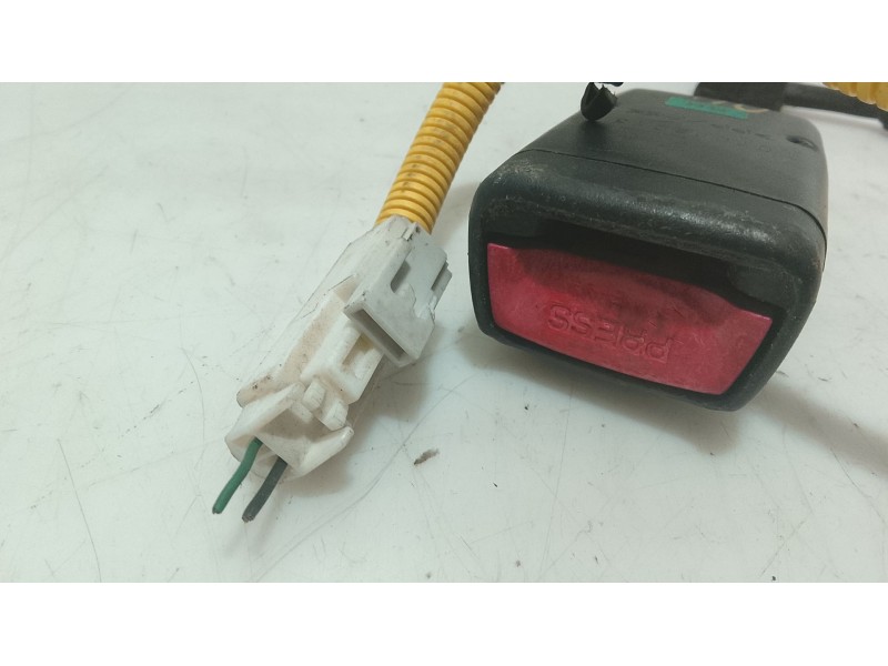 Recambio de anclaje cinturon delantero derecho para hyundai i30 (fd) 1.6 crdi referencia OEM IAM   