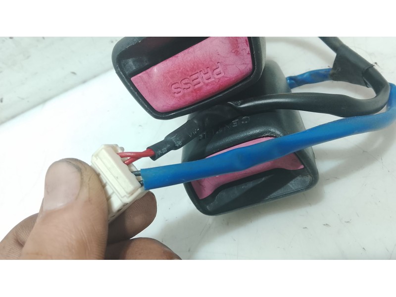 Recambio de anclaje cinturon trasero izquierdo para hyundai i30 (fd) 1.6 crdi referencia OEM IAM   