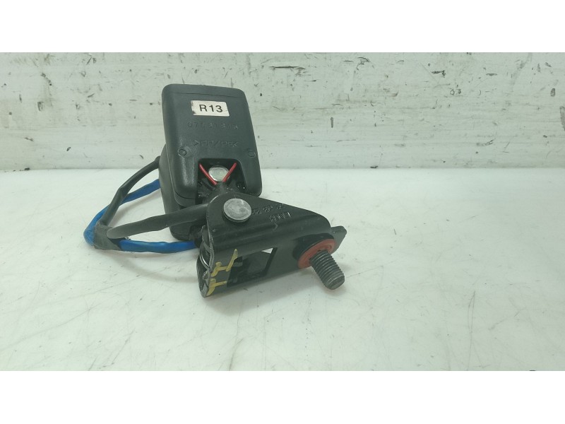 Recambio de anclaje cinturon trasero izquierdo para hyundai i30 (fd) 1.6 crdi referencia OEM IAM   