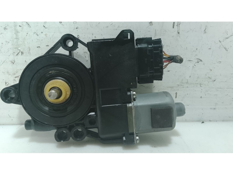 Recambio de motor elevalunas trasero derecho para hyundai i30 (fd) 1.6 crdi referencia OEM IAM   