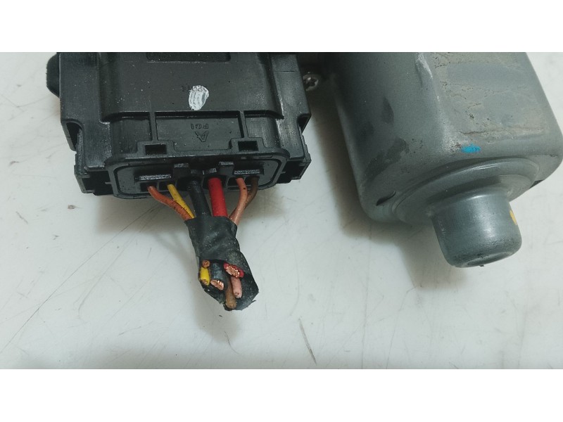 Recambio de motor elevalunas trasero derecho para hyundai i30 (fd) 1.6 crdi referencia OEM IAM   
