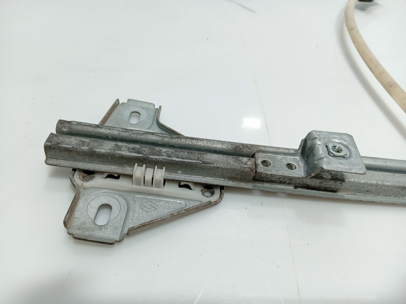 Recambio de elevalunas delantero derecho para renault master desde ´98 2.2 diesel referencia OEM IAM 7700351294  
