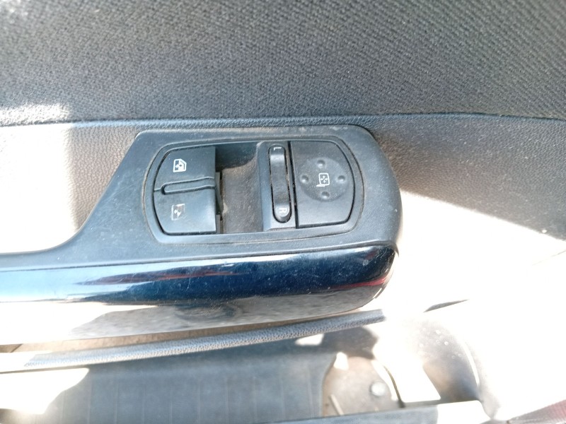 opel corsa d (s07) del año 2012