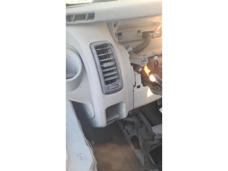 Recambio de aireador lateral izquierdo para nissan primastar autobús (x83) dci 80 referencia OEM IAM   