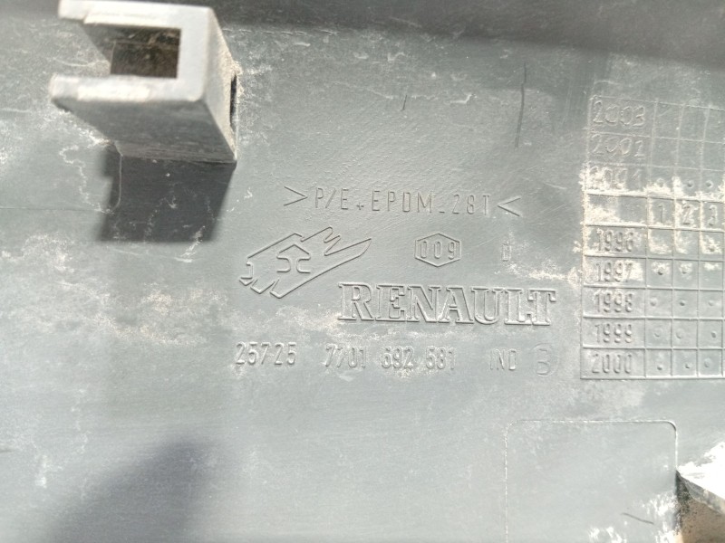 Recambio de moldura para renault master desde ´98 2.2 diesel referencia OEM IAM 7701692581  