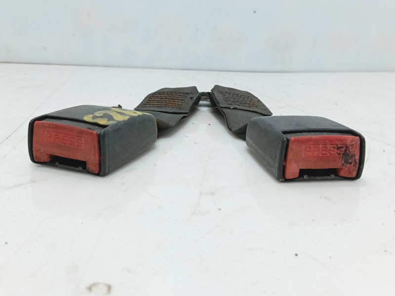 Recambio de anclaje cinturon trasero izquierdo para peugeot 205 furgoneta/hatchback 1.8 d referencia OEM IAM   