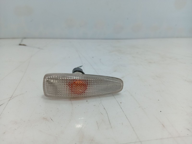 Recambio de piloto lateral izquierdo para mitsubishi outlander (cu0w) 2.0 cat referencia OEM IAM MR522027  