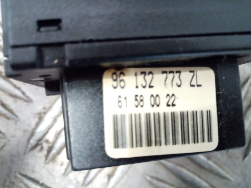 Recambio de mando limpia para citroën xantia berlina 1.6 sx referencia OEM IAM 61580022 96132773ZL 