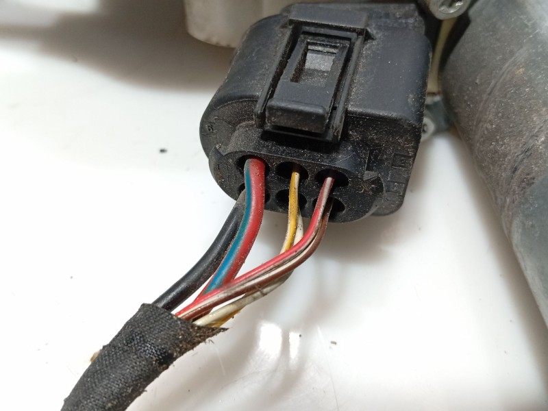 Recambio de elevalunas trasero derecho para bmw 5 (e60) 525 d referencia OEM IAM 51357184746  