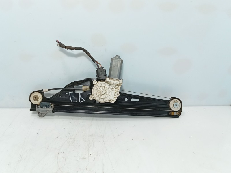 Recambio de elevalunas trasero derecho para bmw 5 (e60) 525 d referencia OEM IAM 51357184746  