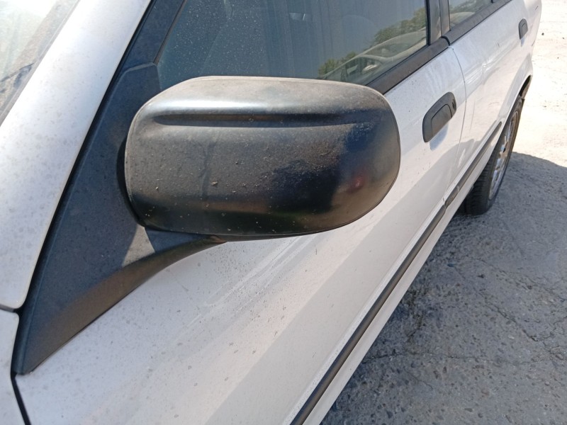 mazda 323 f vi hatchback (bj) del año 2004