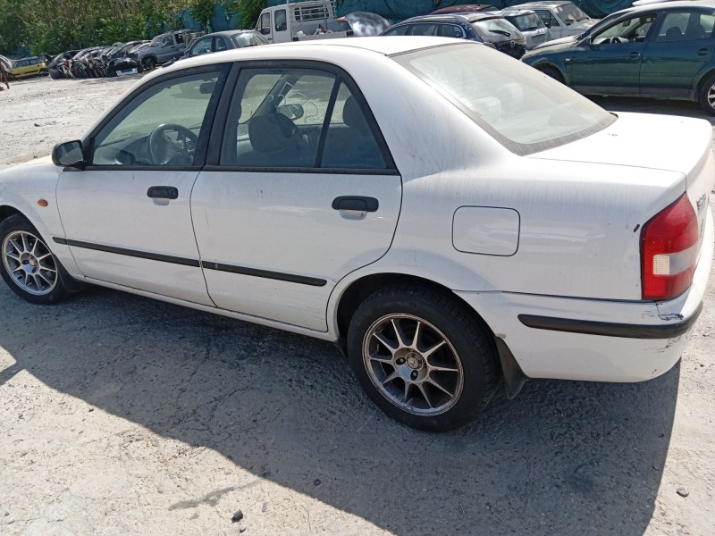 mazda 323 f vi hatchback (bj) del año 2004