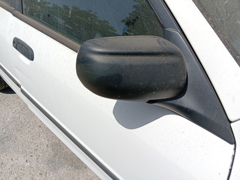 mazda 323 f vi hatchback (bj) del año 2004