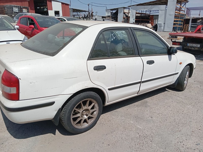 mazda 323 f vi hatchback (bj) del año 2004