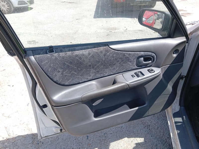 mazda 323 f vi hatchback (bj) del año 2004