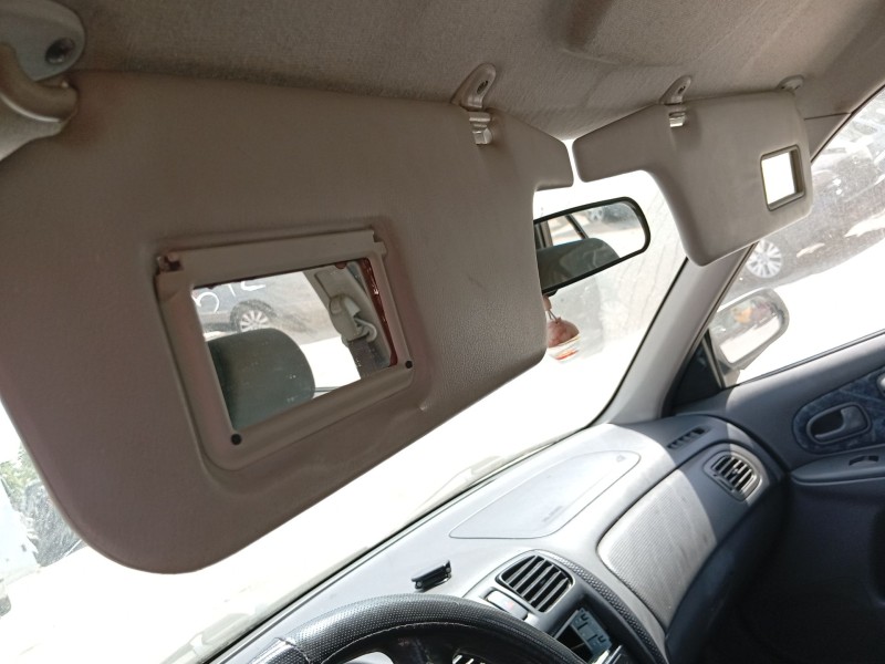 mazda 323 f vi hatchback (bj) del año 2004