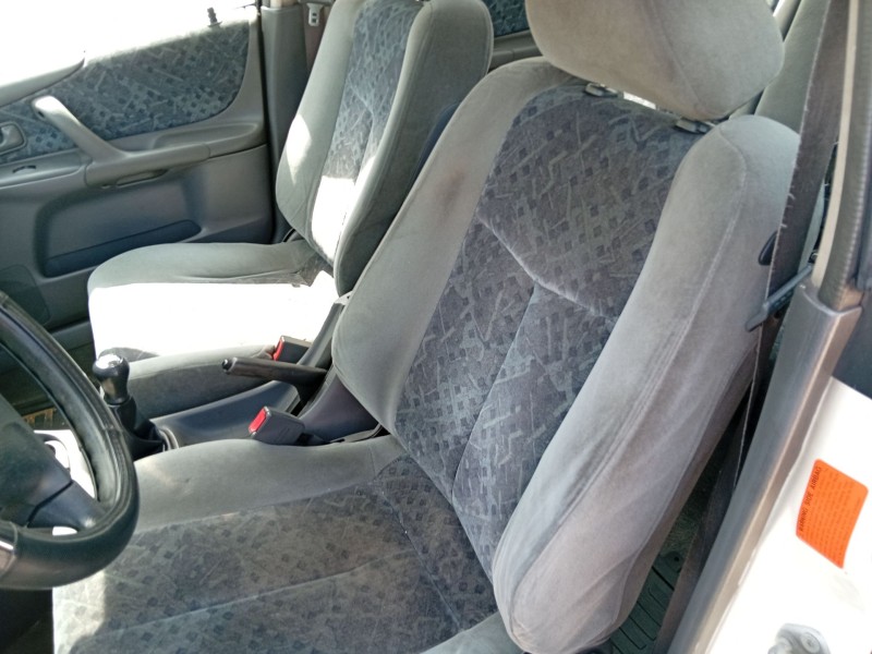 mazda 323 f vi hatchback (bj) del año 2004