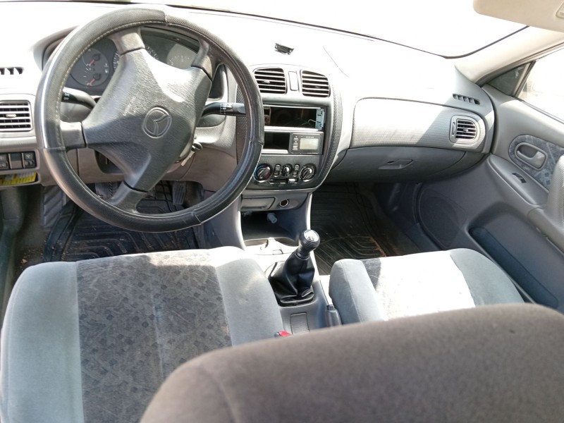 mazda 323 f vi hatchback (bj) del año 2004