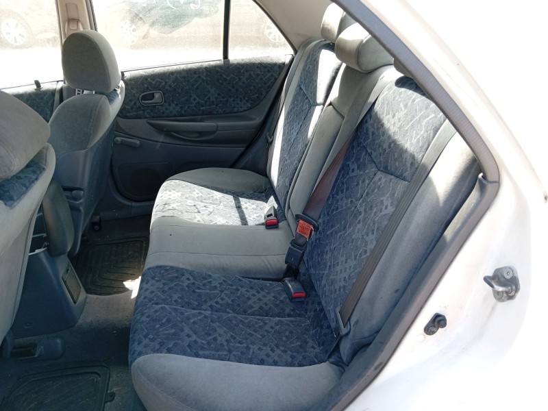 mazda 323 f vi hatchback (bj) del año 2004