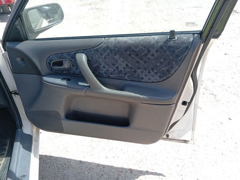 mazda 323 f vi hatchback (bj) del año 2004