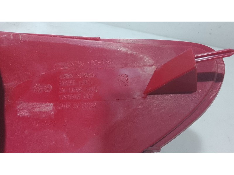Recambio de piloto trasero izquierdo para peugeot 206+ (2l_, 2m_) 1.1 referencia OEM IAM 6350GV / 6350FX  