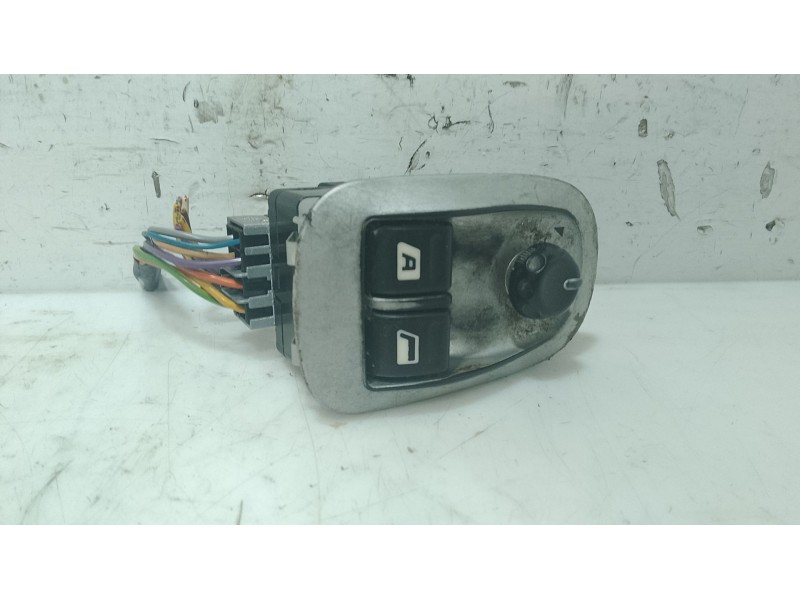 Recambio de mando elevalunas delantero izquierdo para peugeot 206+ (2l_, 2m_) 1.1 referencia OEM IAM   