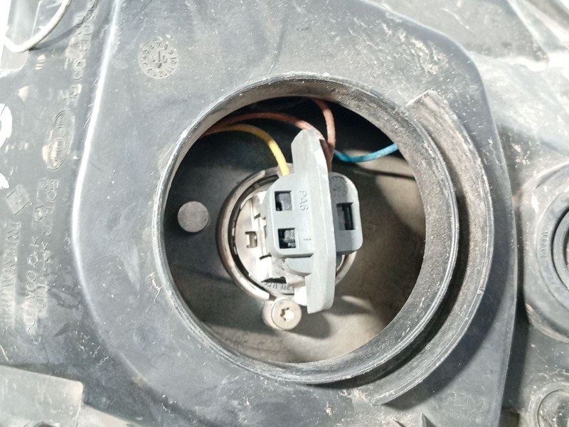 Recambio de faro derecho para renault clio ii fase ii (b/cb0) referencia OEM IAM 7701054063  
