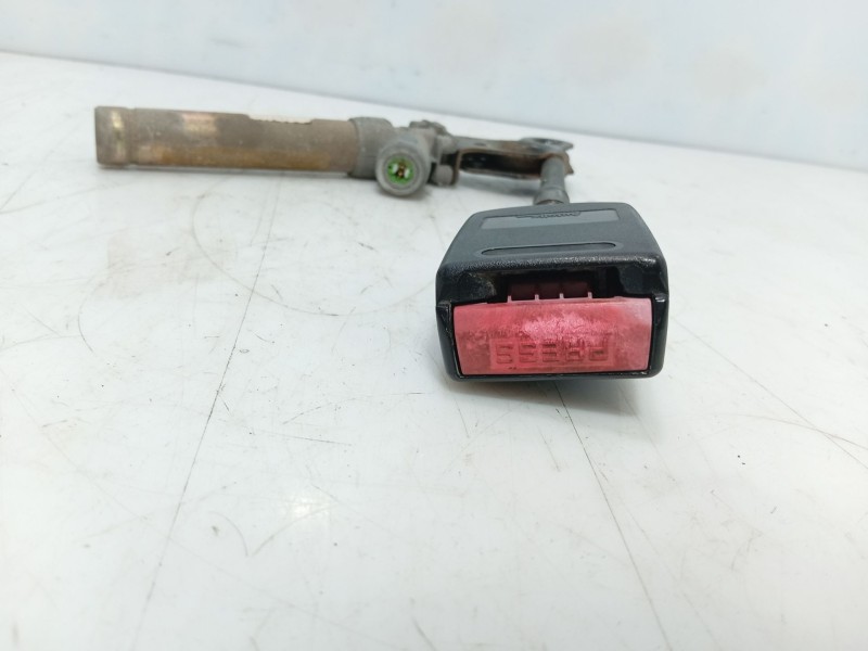 Recambio de anclaje cinturon delantero derecho para peugeot 406 (8b) 2.0 hdi 90 referencia OEM IAM   