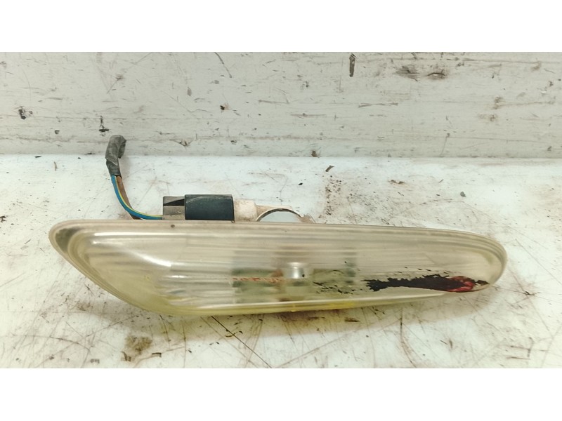 Recambio de piloto lateral izquierdo para bmw 3 (e90) 320 d referencia OEM IAM 63137253326  