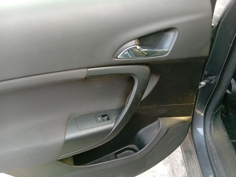 opel insignia a (g09) del año 2011
