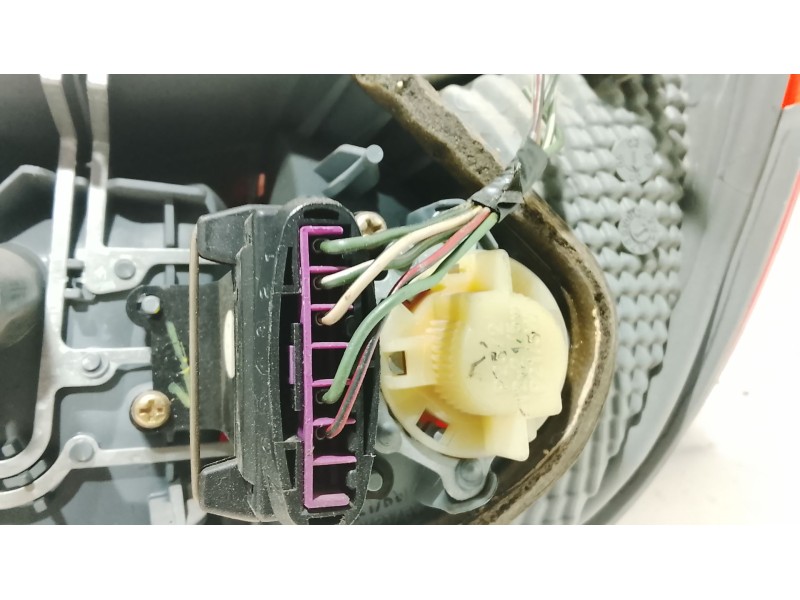 Recambio de piloto trasero izquierdo para toyota yaris (_p1_) 1.3 (scp12_, scp13_) referencia OEM IAM 815600D010  