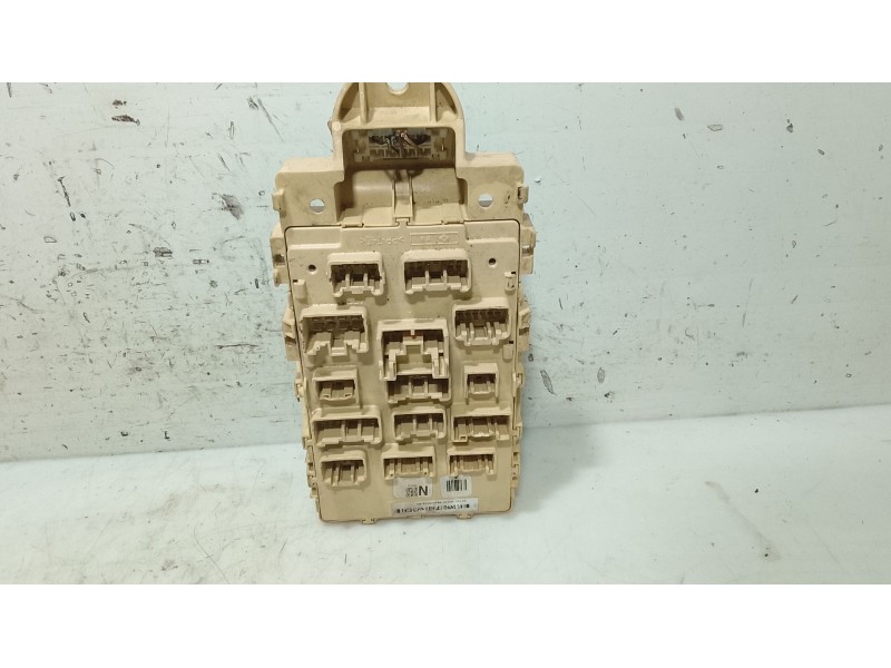 Recambio de caja reles / fusibles para toyota yaris (_p1_) 1.3 (scp12_, scp13_) referencia OEM IAM 827410D010  