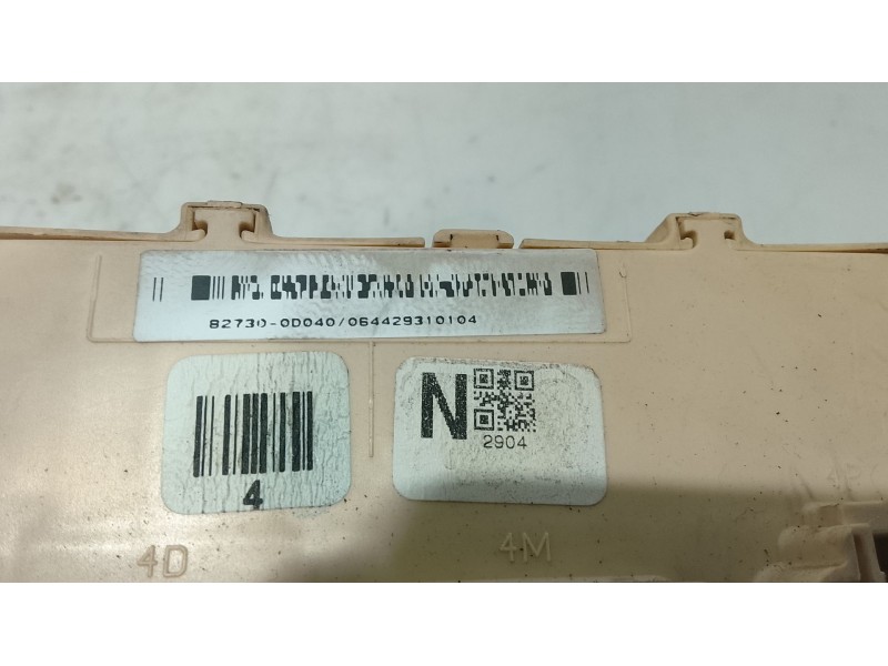 Recambio de caja reles / fusibles para toyota yaris (_p1_) 1.3 (scp12_, scp13_) referencia OEM IAM 827410D010  