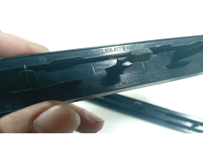 Recambio de moldura para volkswagen touran (1t3) 1.6 tdi referencia OEM IAM   