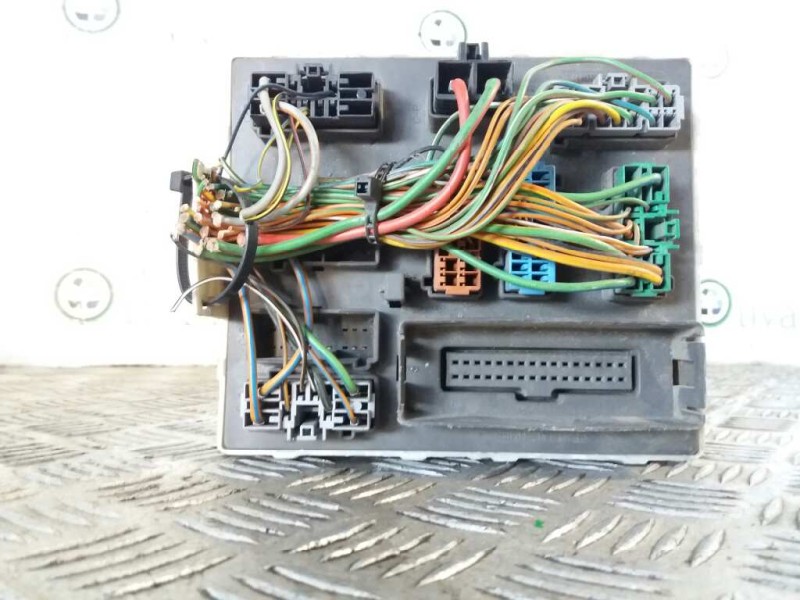 Recambio de caja reles / fusibles para ford focus berlina (cak) ghia   |   08.98 - 12.04 | 1998 - 2004 | 101 cv / 74 kw referenc