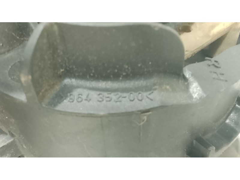 Recambio de faro antiniebla derecho para nissan almera tino (v10) 2.2 dci referencia OEM IAM   