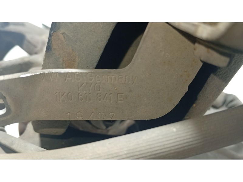 Recambio de mangueta delantera izquierda para volkswagen golf v (1k1) 1.6 referencia OEM IAM 1K0407255T  