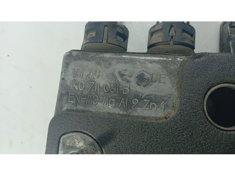 Recambio de palanca cambio para volkswagen golf v (1k1) 1.6 referencia OEM IAM 1K0711112  