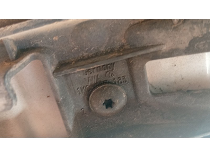 Recambio de aleta delantera izquierda para volkswagen golf v (1k1) 1.6 referencia OEM IAM 1K6821021A  