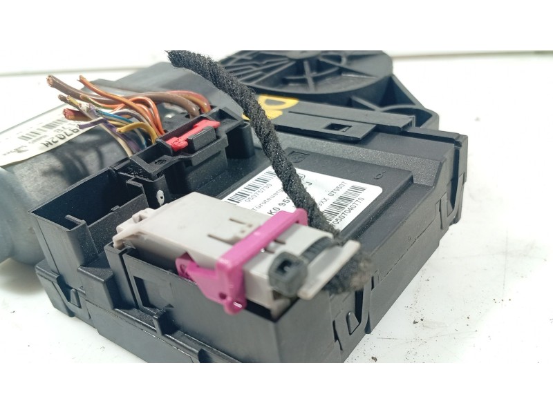 Recambio de motor elevalunas delantero derecho para volkswagen golf v (1k1) 1.6 referencia OEM IAM   