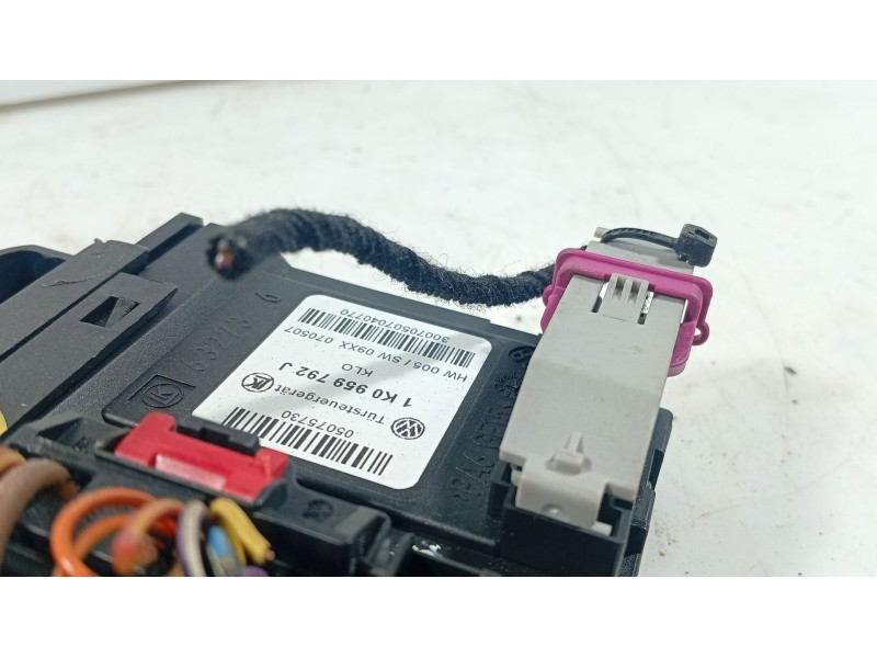 Recambio de motor elevalunas delantero derecho para volkswagen golf v (1k1) 1.6 referencia OEM IAM   