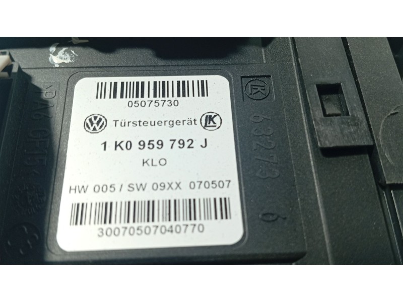 Recambio de motor elevalunas delantero derecho para volkswagen golf v (1k1) 1.6 referencia OEM IAM   
