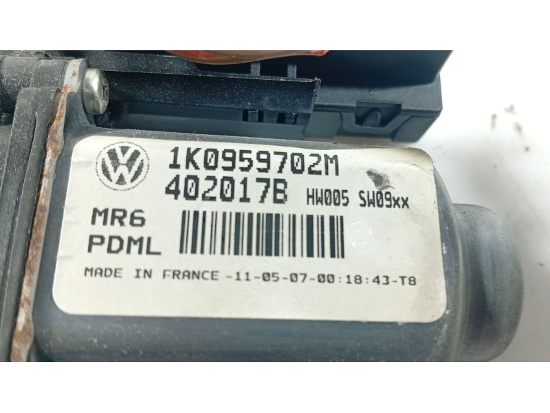 Recambio de motor elevalunas delantero derecho para volkswagen golf v (1k1) 1.6 referencia OEM IAM   