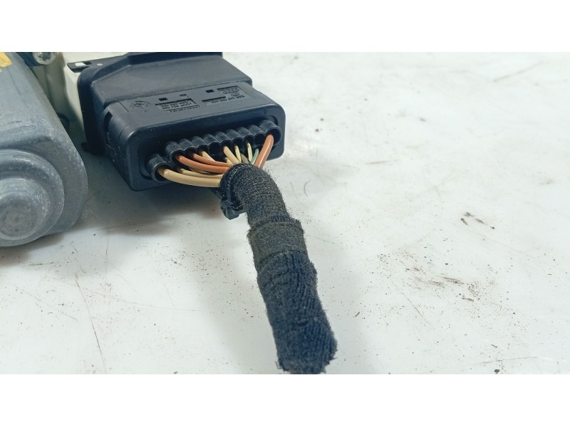 Recambio de motor elevalunas trasero izquierdo para volkswagen golf v (1k1) 1.6 referencia OEM IAM   