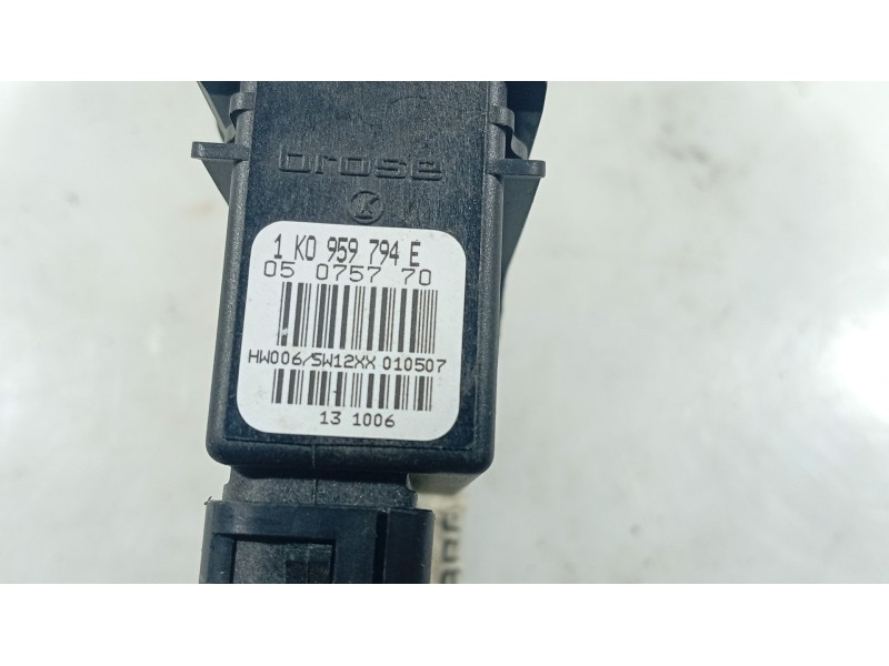 Recambio de motor elevalunas trasero izquierdo para volkswagen golf v (1k1) 1.6 referencia OEM IAM   